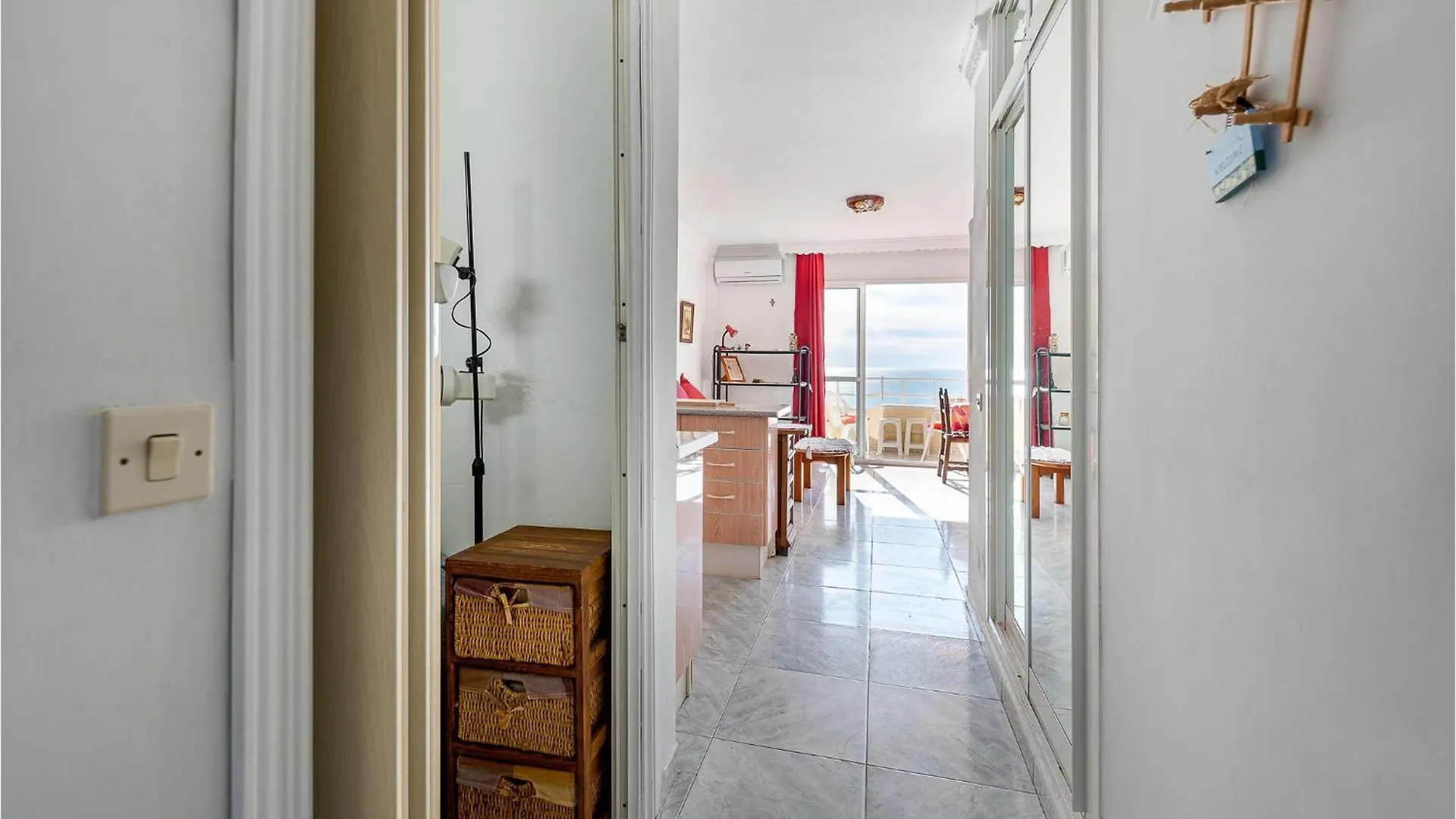 1 Bedroom Stunning Apartment In 토레몰리노스